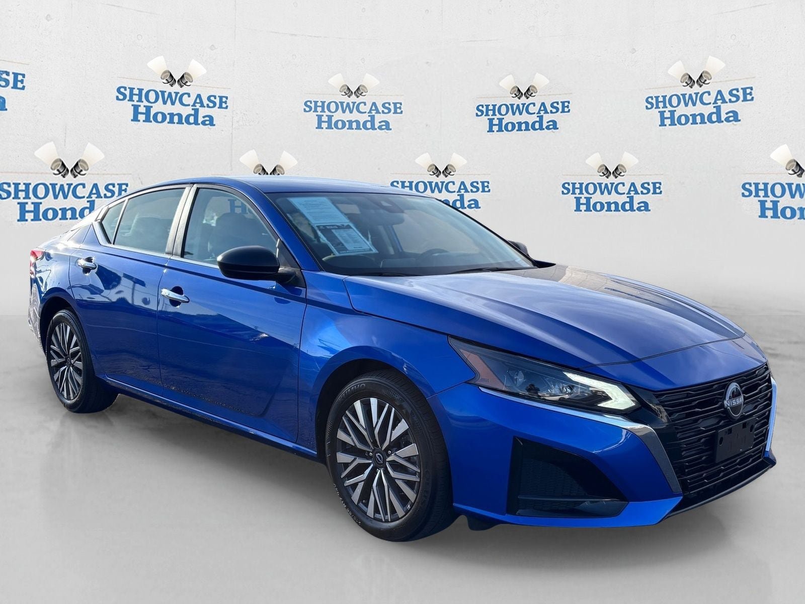 Used 2025 Nissan Altima 2.5 SV FWD image 10