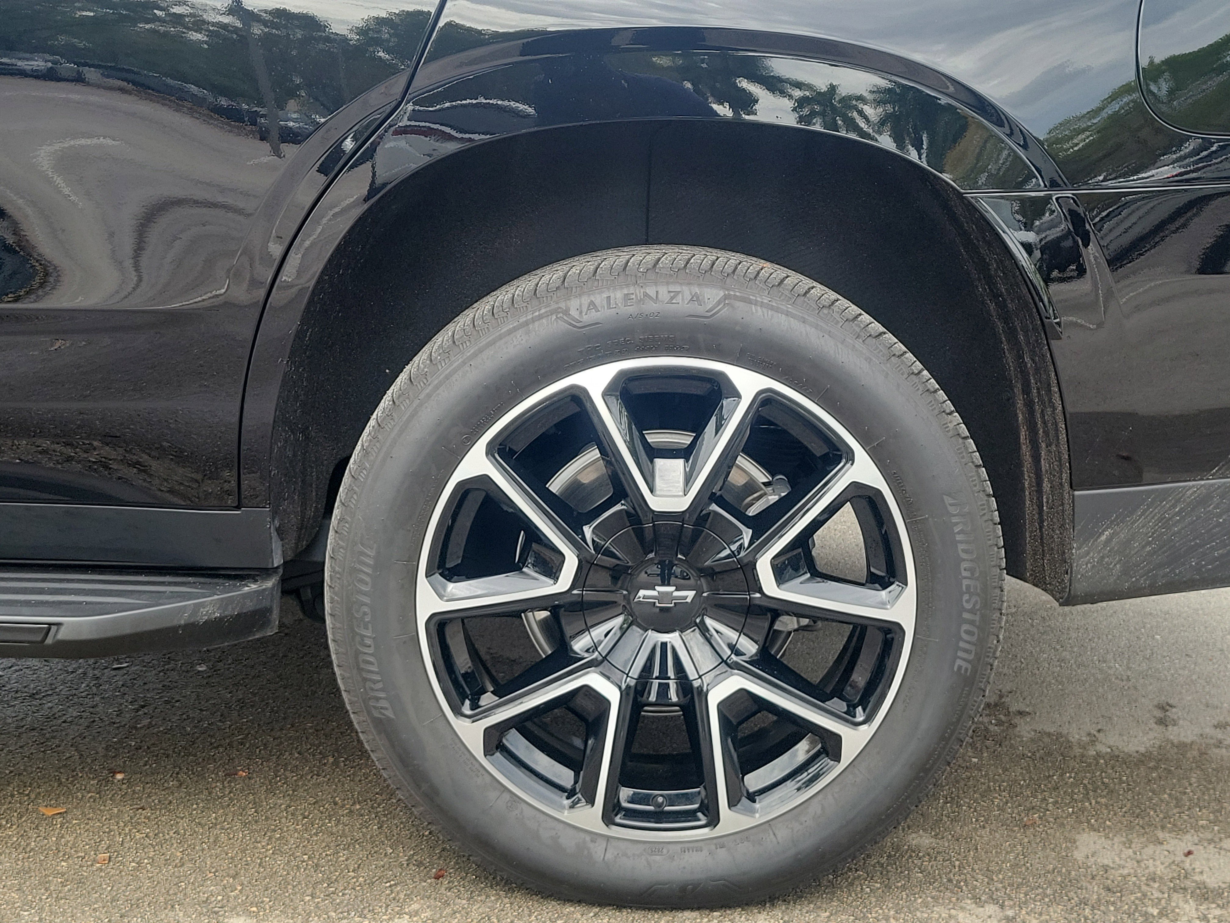 Used 2025 Chevrolet Tahoe RST w/ Comfort Package RWD image 9