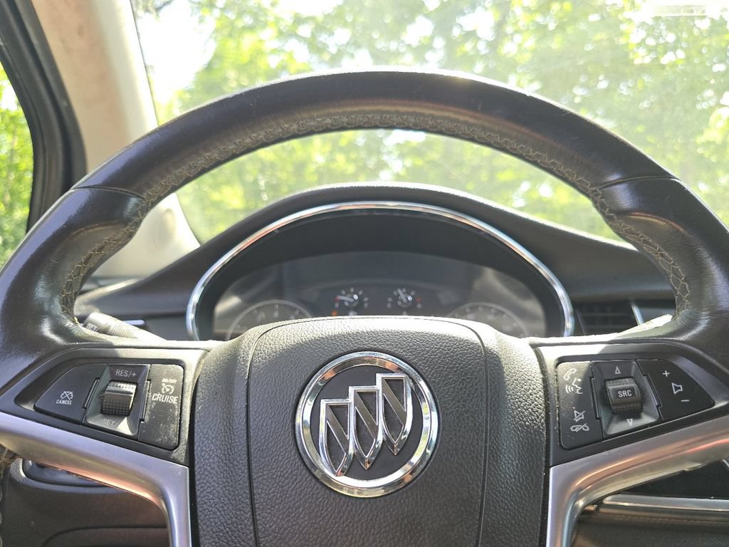 Used 2020 Buick Encore Preferred AWD/4WD image 24
