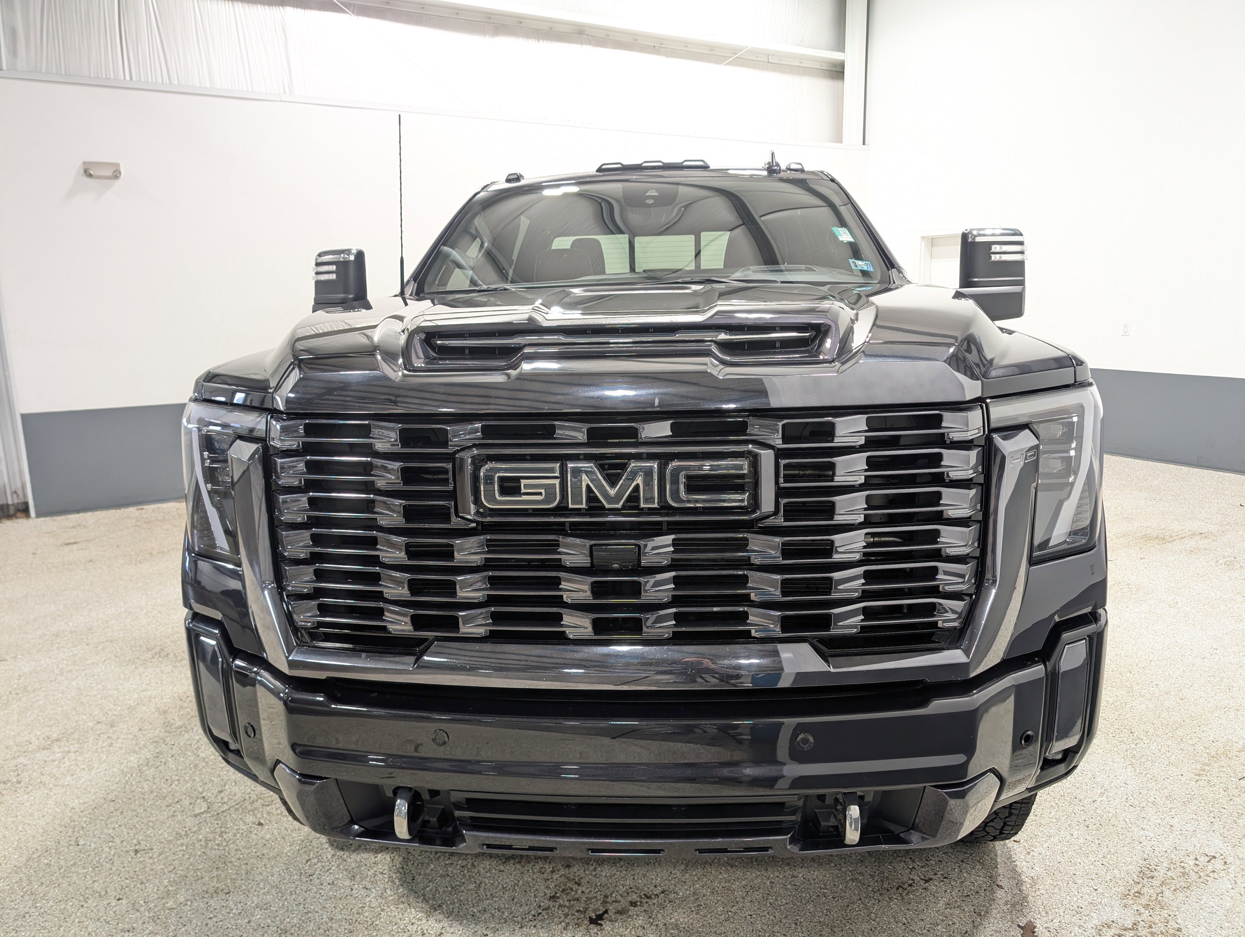 Used 2024 GMC Sierra 3500 Denali Ultimate AWD/4WD image 8