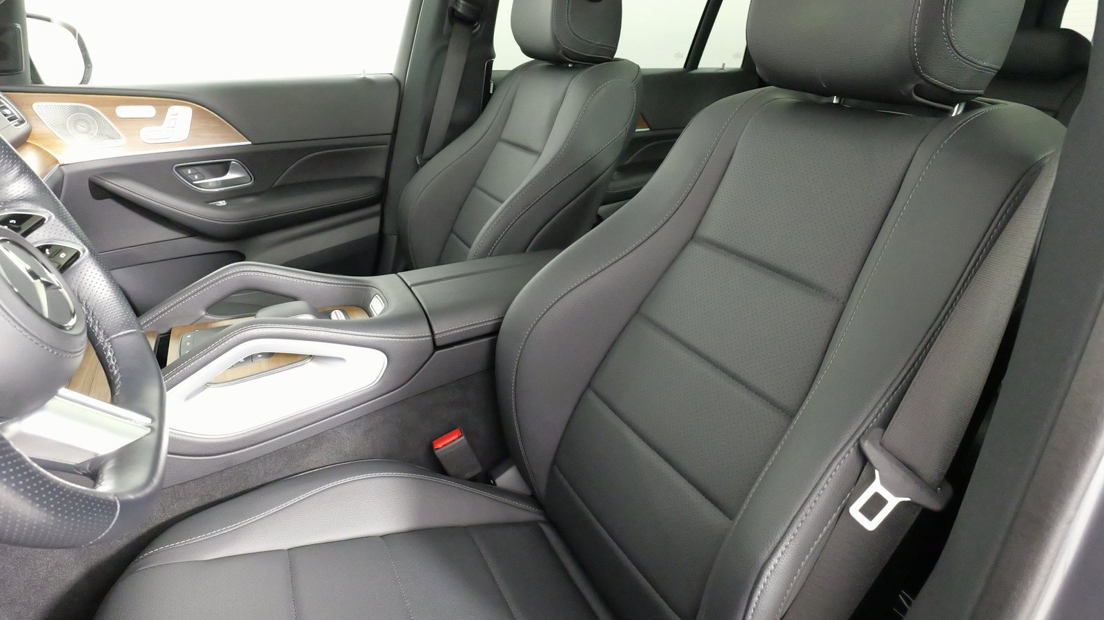 Used 2024 Mercedes-Benz GLS 450 4MATIC w/ AMG Line Exterior image 31