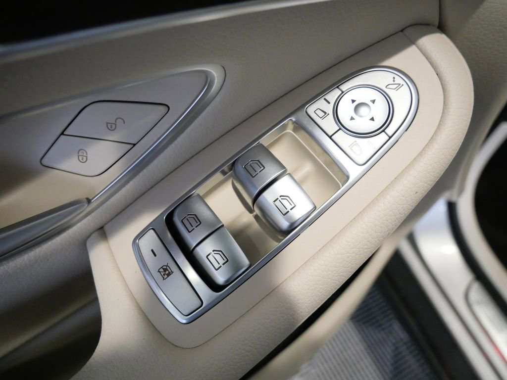 Used 2022 Mercedes-Benz GLC 300 4MATIC image 18