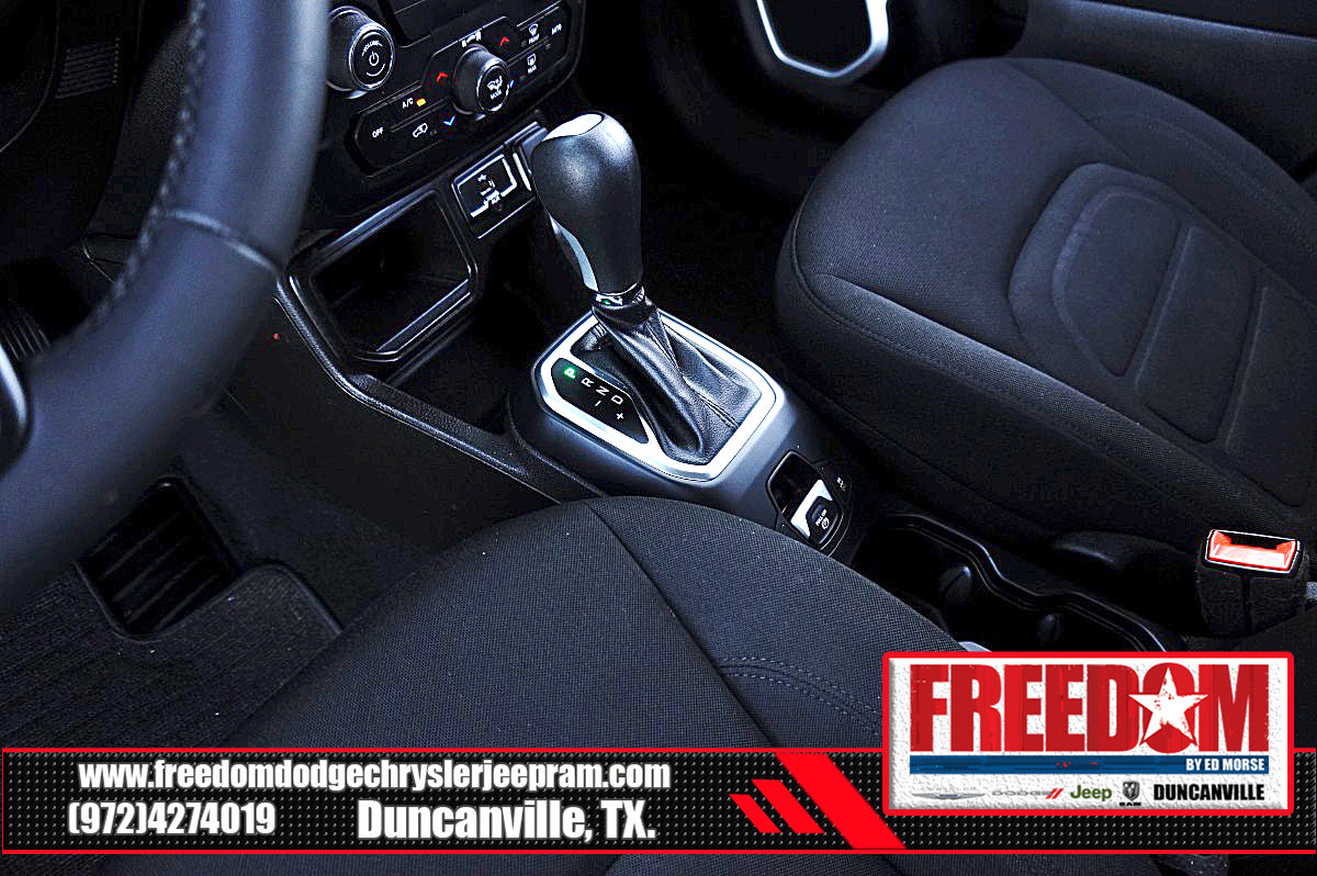 Used 2020 Jeep Renegade Latitude FWD image 34