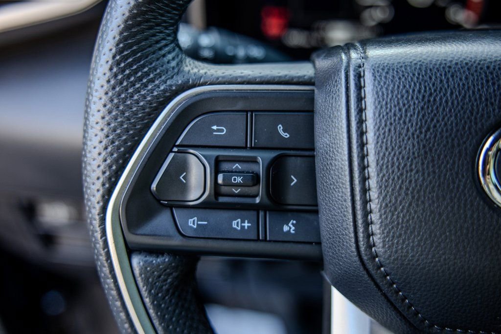 Used 2025 Toyota Tundra Limited image 6