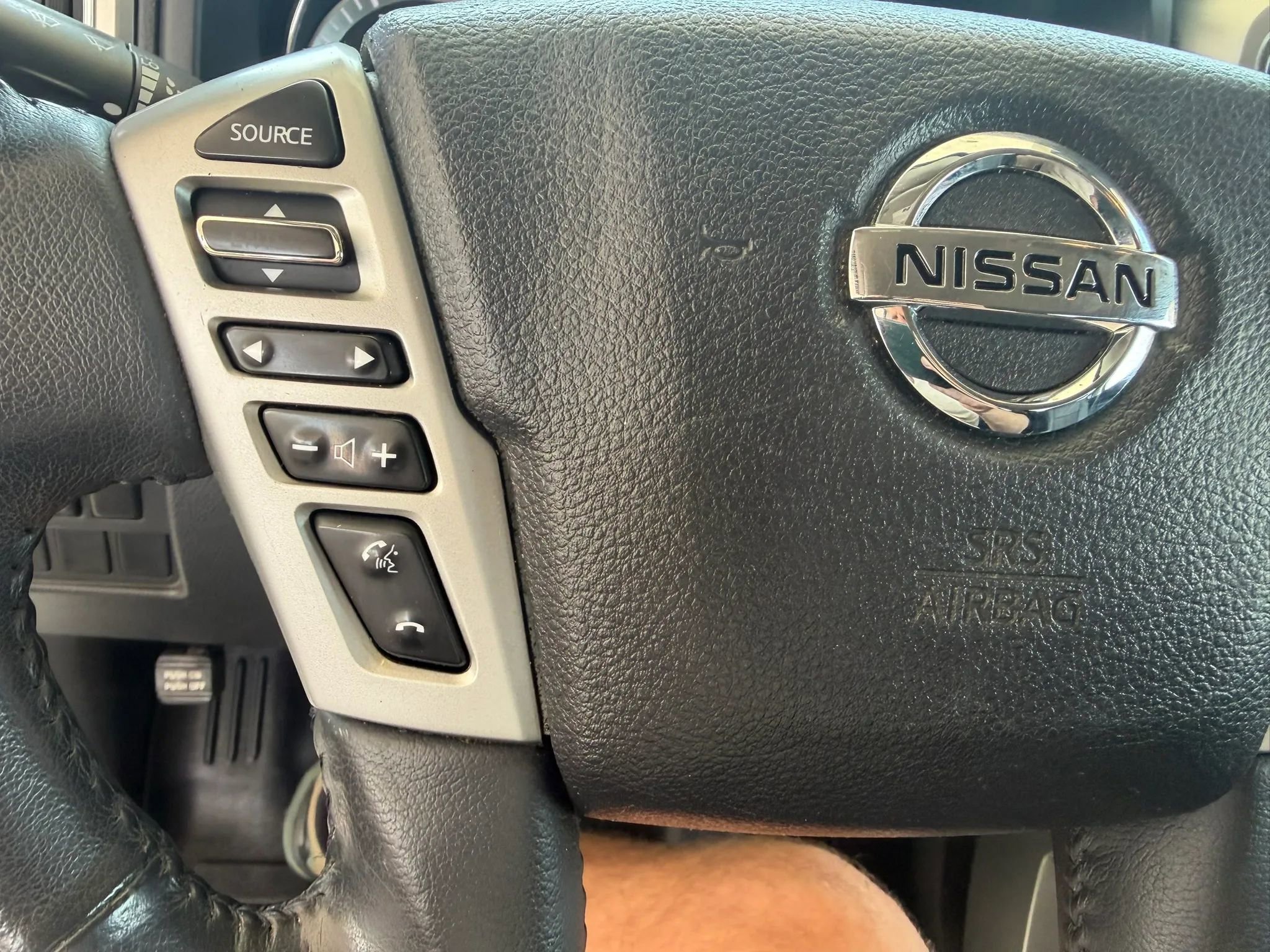 Used 2018 Nissan Titan SV w/ SV Convenience Package AWD/4WD image 15