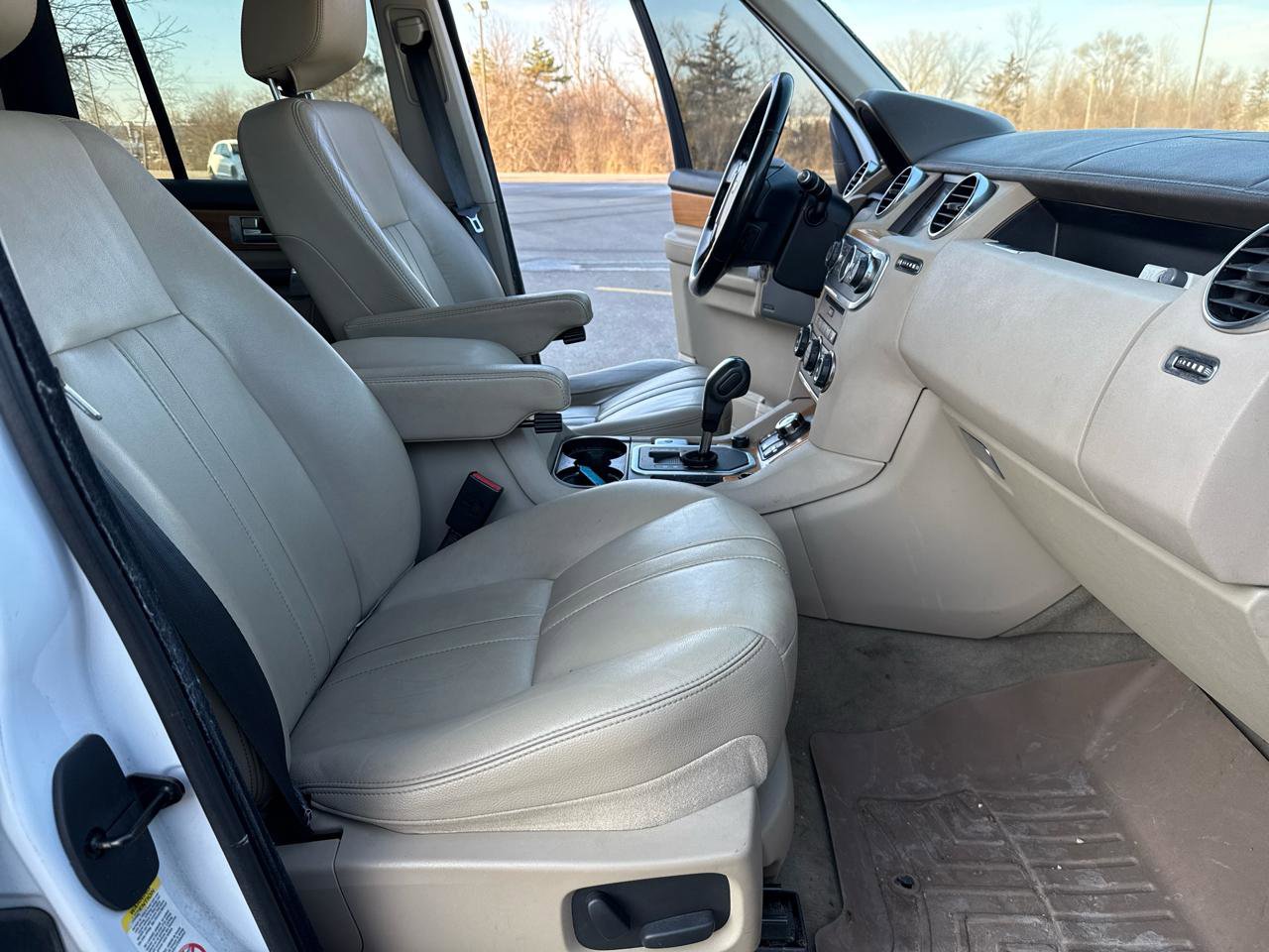 Used 2013 Land Rover LR4 HSE image 22