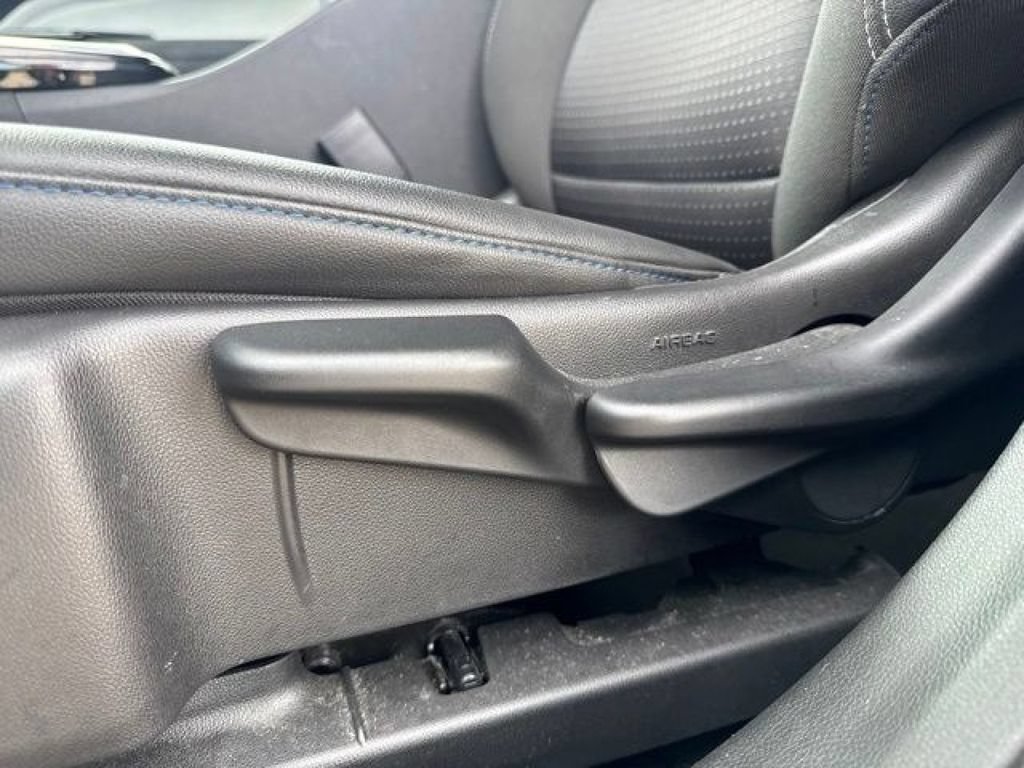 Used 2025 Chevrolet Trax LT FWD image 41