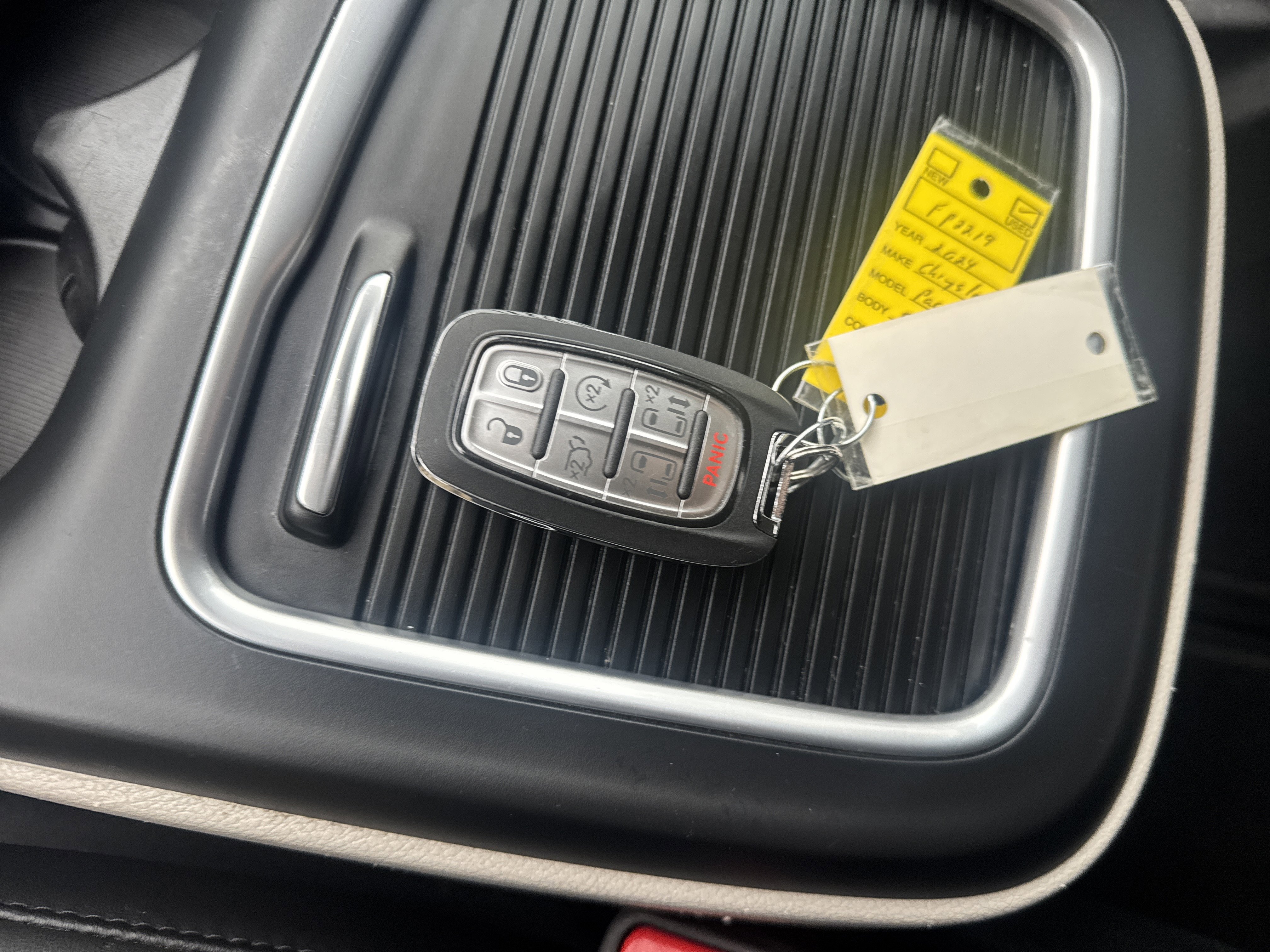 Used 2024 Chrysler Pacifica Touring-L image 29