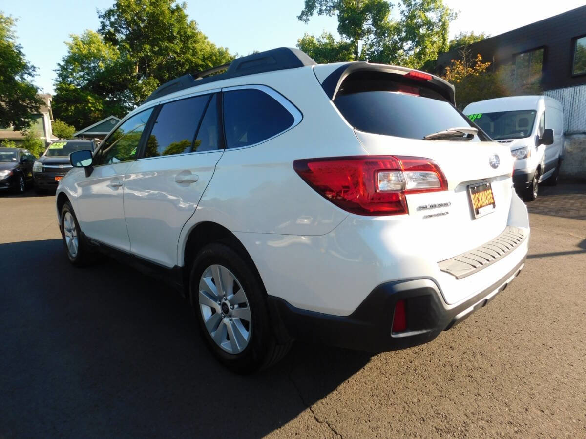 Used 2018 Subaru Outback 2.5i Premium image 3
