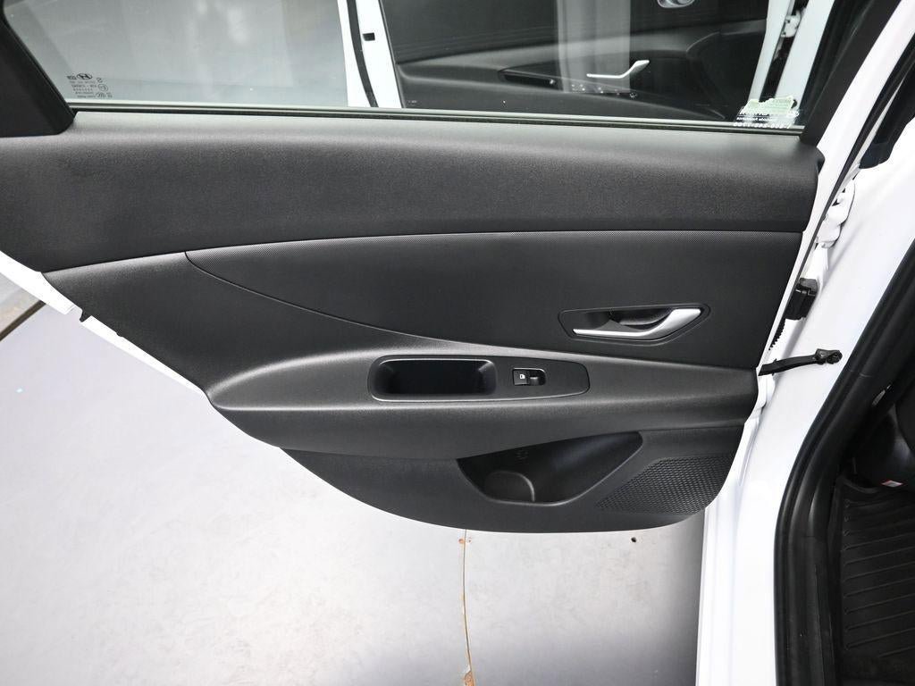 New 2025 Hyundai Elantra SE FWD image 25