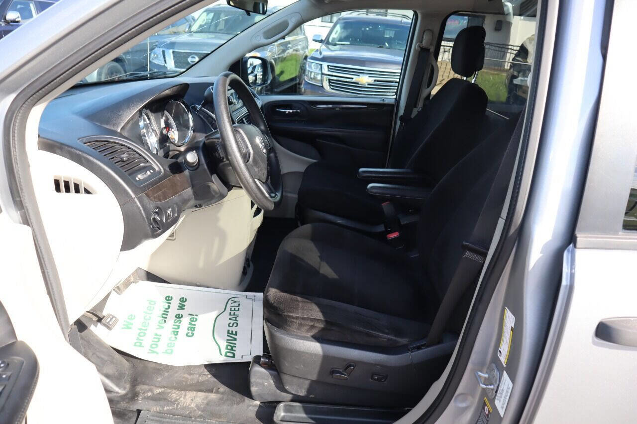 Used 2013 RAM C/V Tradesman image 12