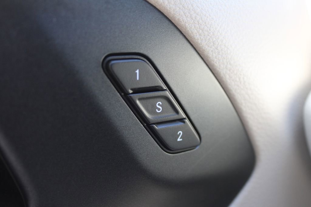 Used 2020 Chrysler Pacifica Touring-L Plus FWD image 35