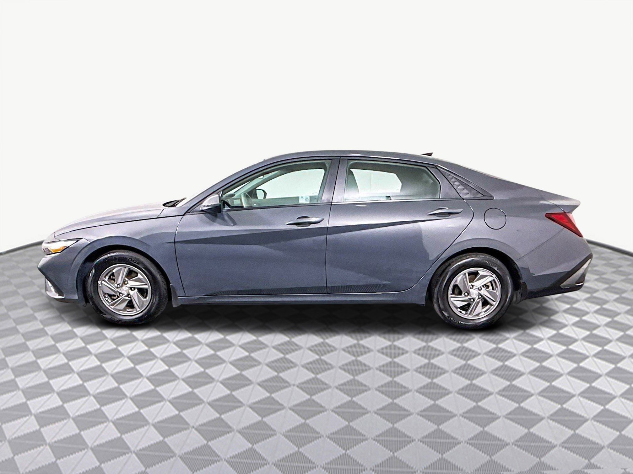 Used 2025 Hyundai Elantra SE image 6