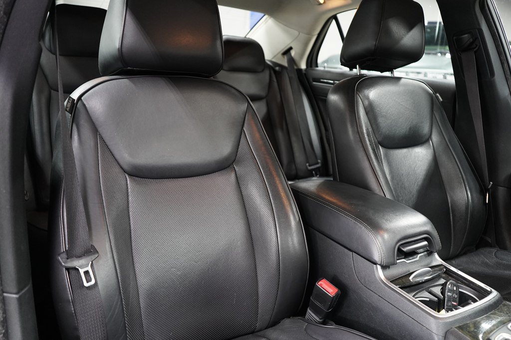 Used 2017 Chrysler 300 C RWD image 25