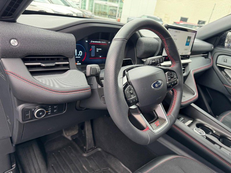 Used 2025 Ford Explorer ST image 15