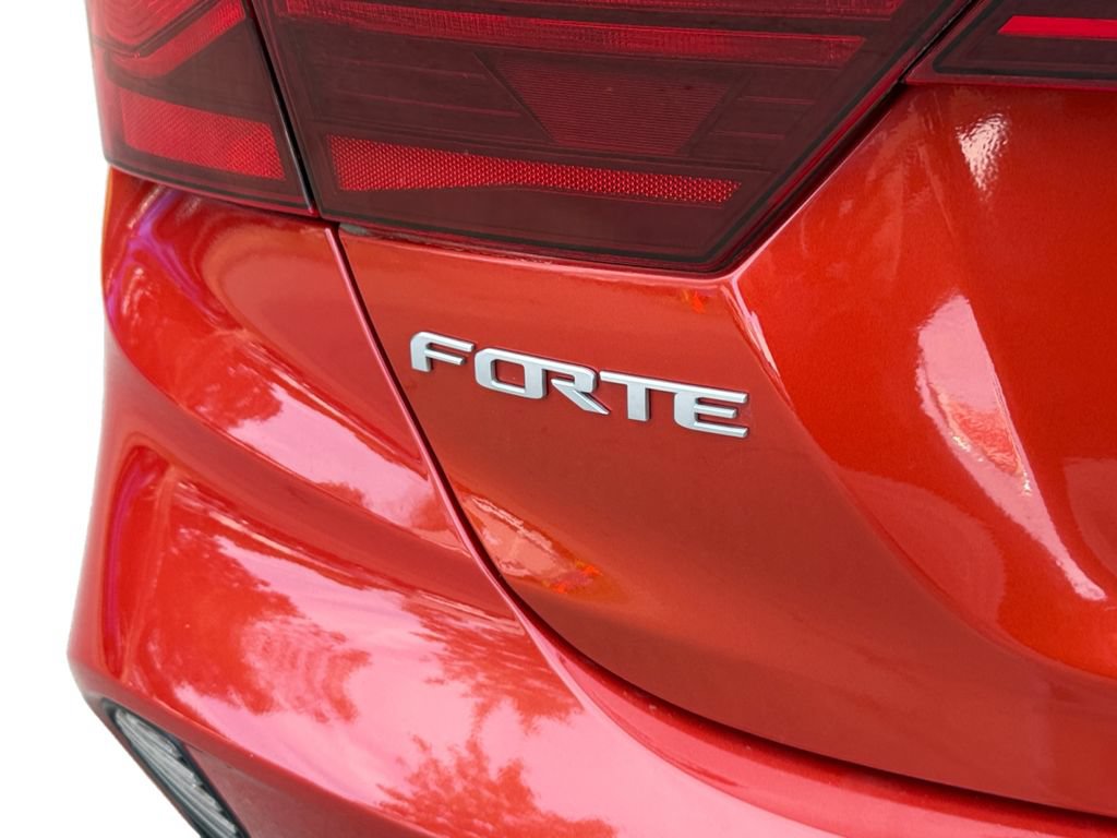 Certified 2022 Kia Forte LXS FWD image 11