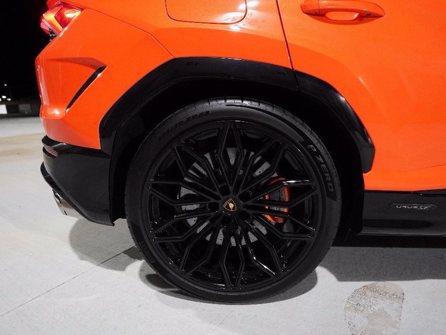 Used 2025 Lamborghini Urus SE AWD/4WD image 9