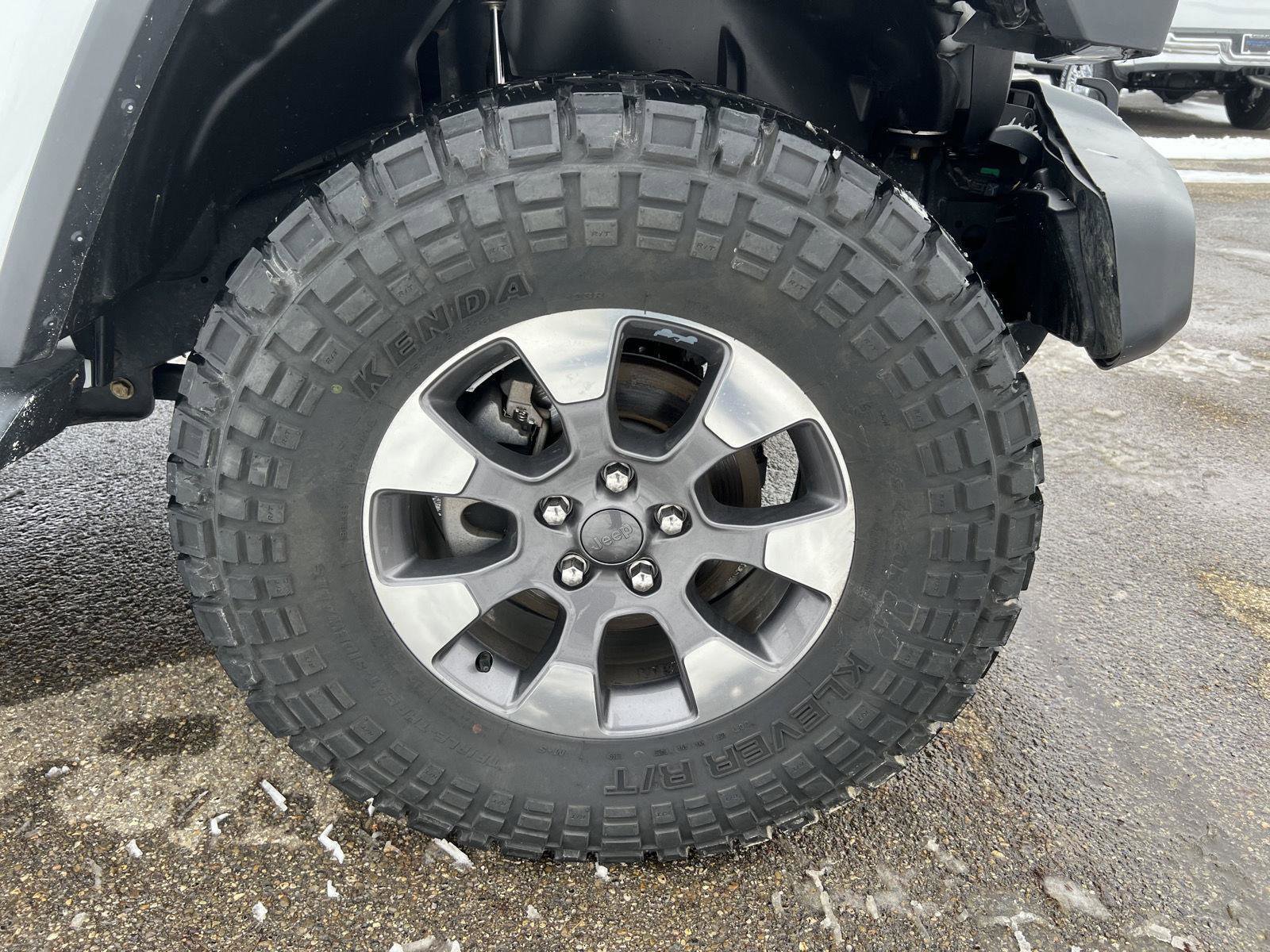 Used 2019 Jeep Wrangler Unlimited Sahara image 40