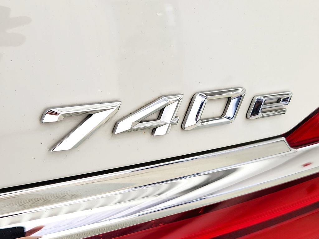Used 2018 BMW 740e xDrive AWD/4WD image 39