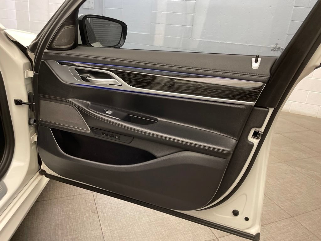 Used 2021 BMW 740i w/ M Sport Package RWD image 28
