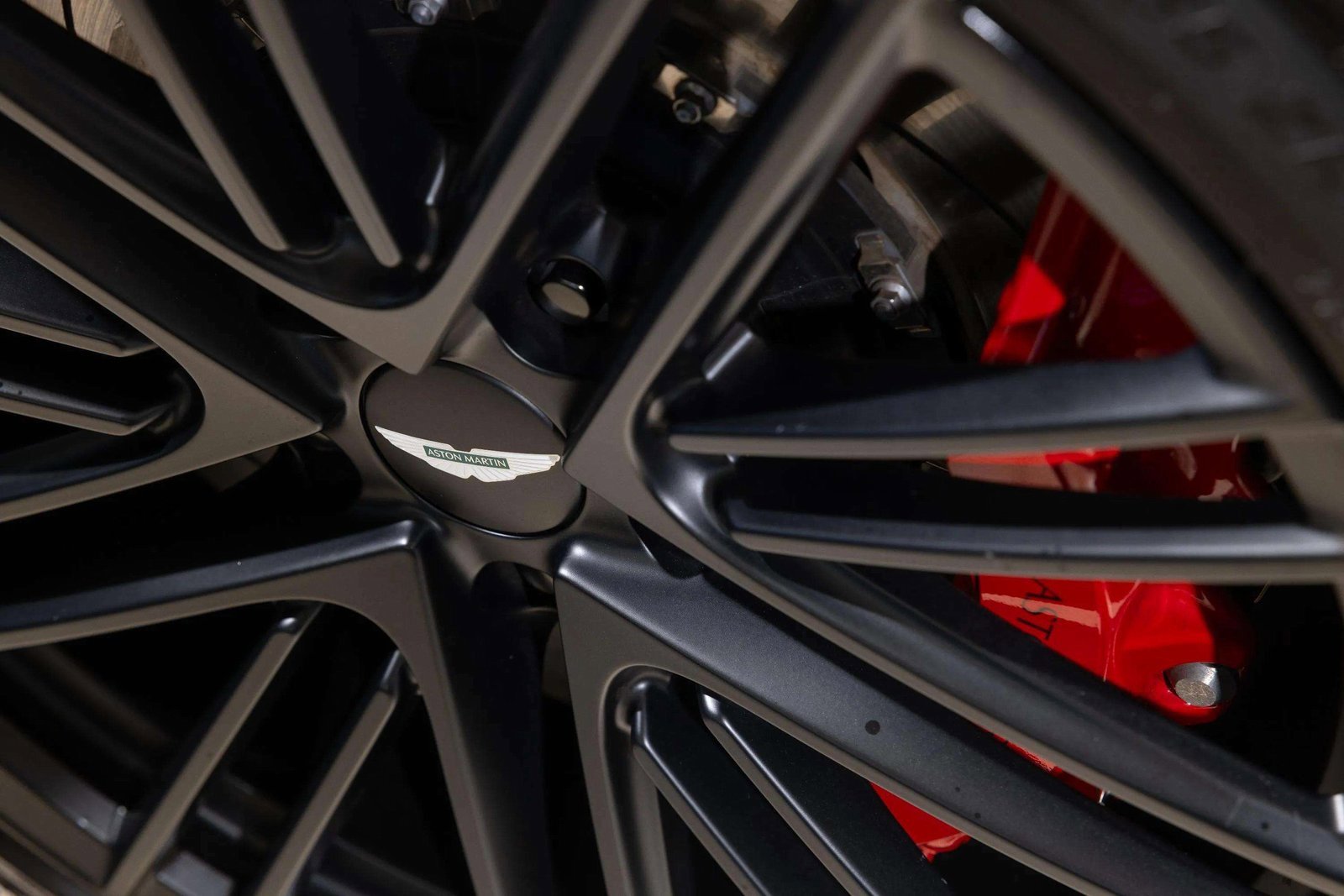 Used 2025 Aston Martin V8 Vantage Coupe image 10