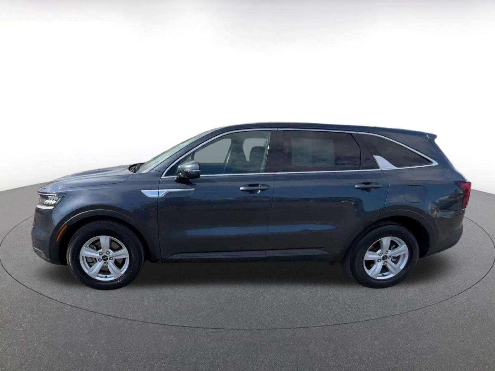Used 2023 Kia Sorento LX FWD image 8