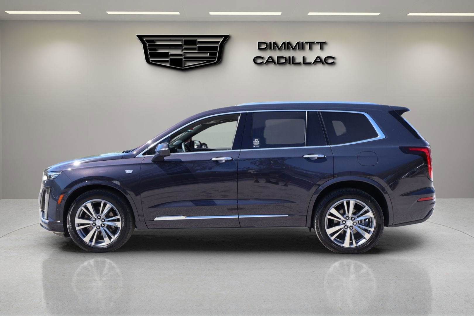 Certified 2025 Cadillac XT6 Premium Luxury w/ Platinum Package image 2