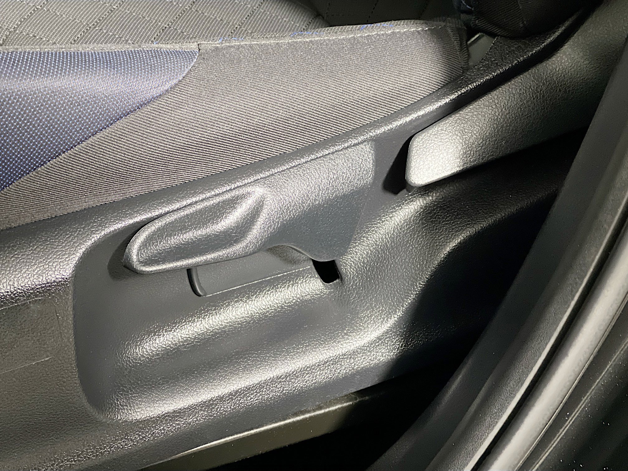 Used 2021 Toyota C-HR XLE image 16