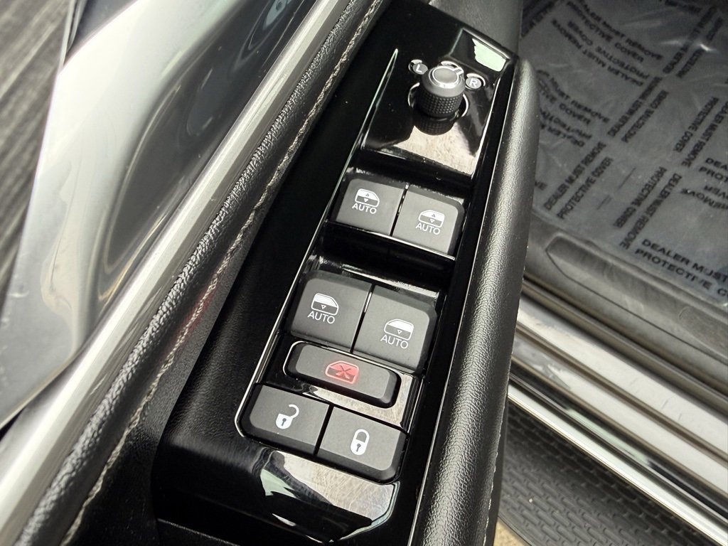 Used 2024 Jeep Wagoneer L Series II w/ Flexible Seating Group image 17