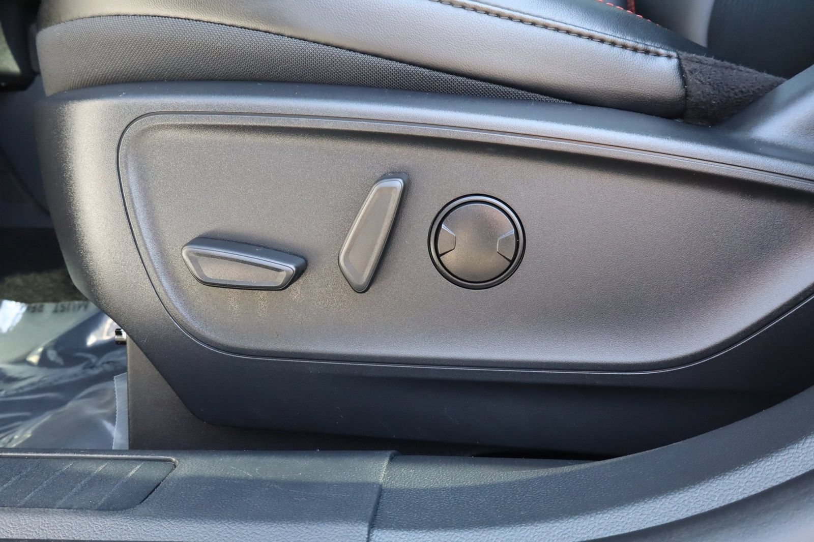 Used 2025 Ford Escape ST-Line w/ Equipment Group 301A FWD image 22