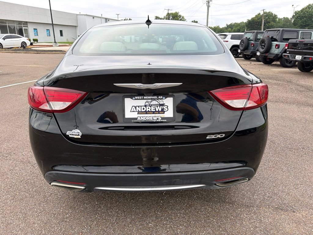 Used 2016 Chrysler 200 Limited w/ Anniversary Edition FWD image 4
