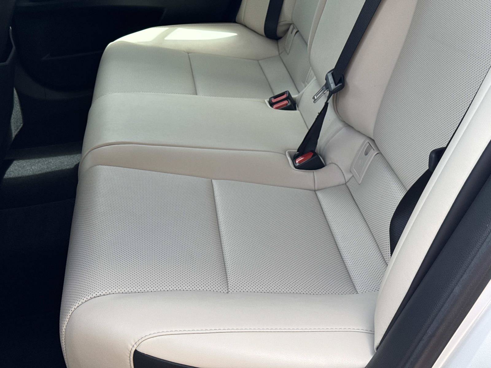 Used 2025 Lexus ES 350 w/ Premium Package FWD image 18