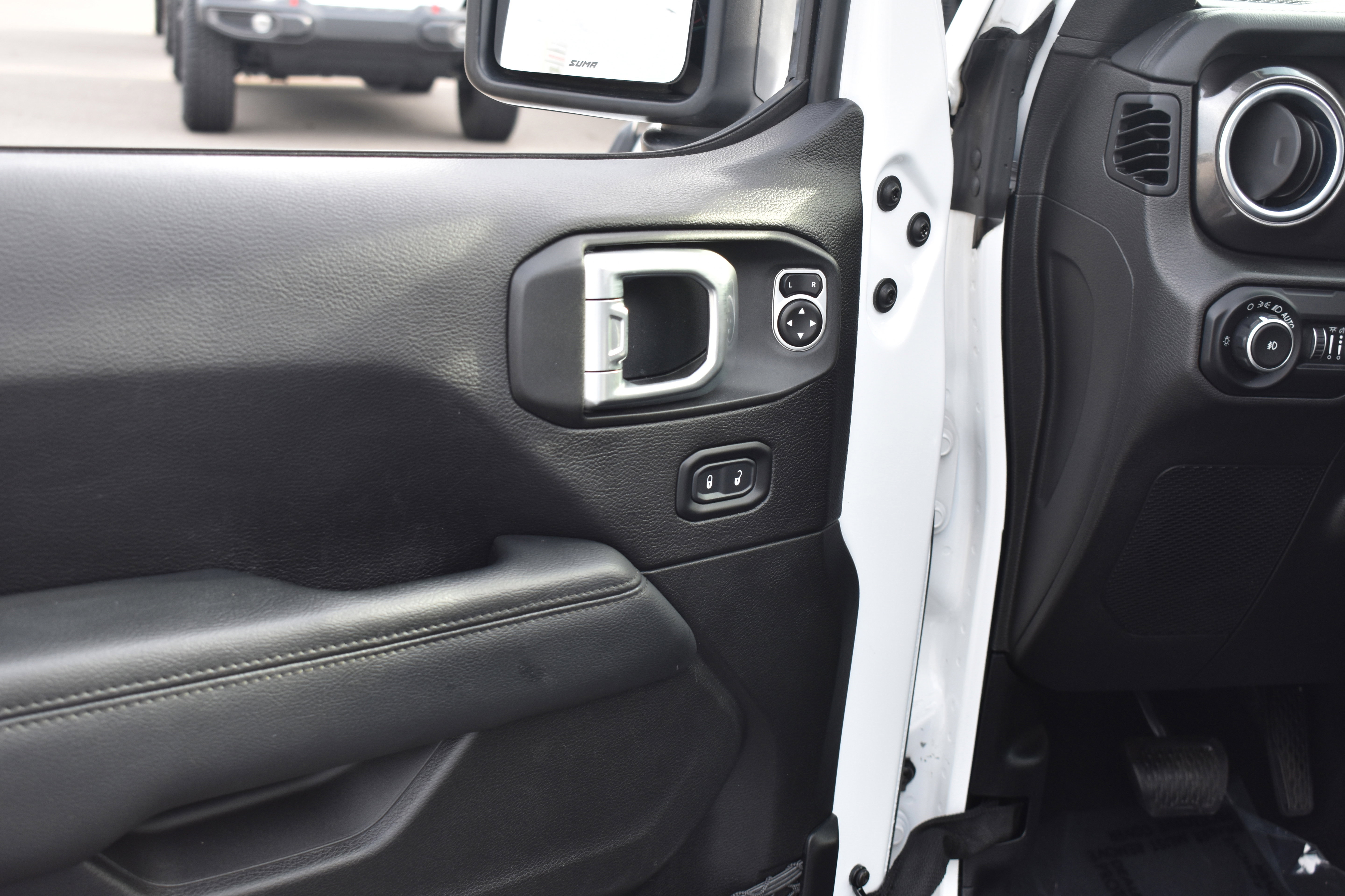 Used 2019 Jeep Wrangler Unlimited Sahara image 25