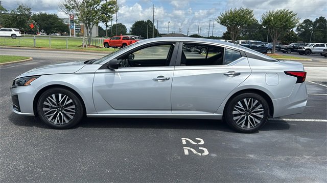 Used 2024 Nissan Altima 2.5 SV image 4