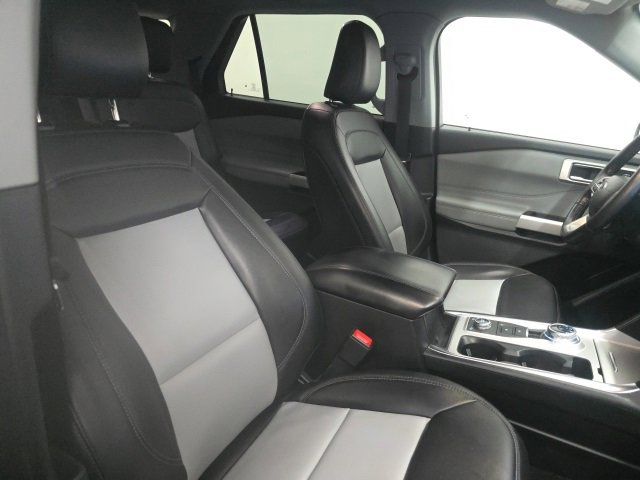 Used 2023 Ford Explorer XLT w/ Equipment Group 202A image 4