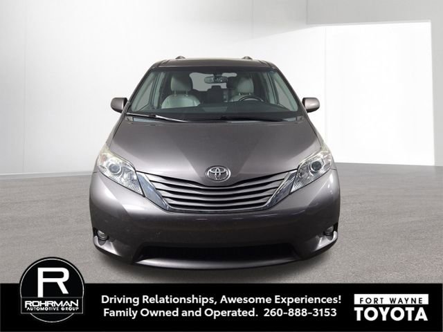 Used 2015 Toyota Sienna XLE w/ Four Season Floor Mat Package image 3