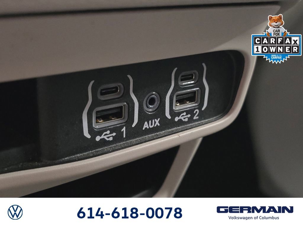 Used 2022 Chrysler Voyager LX image 38