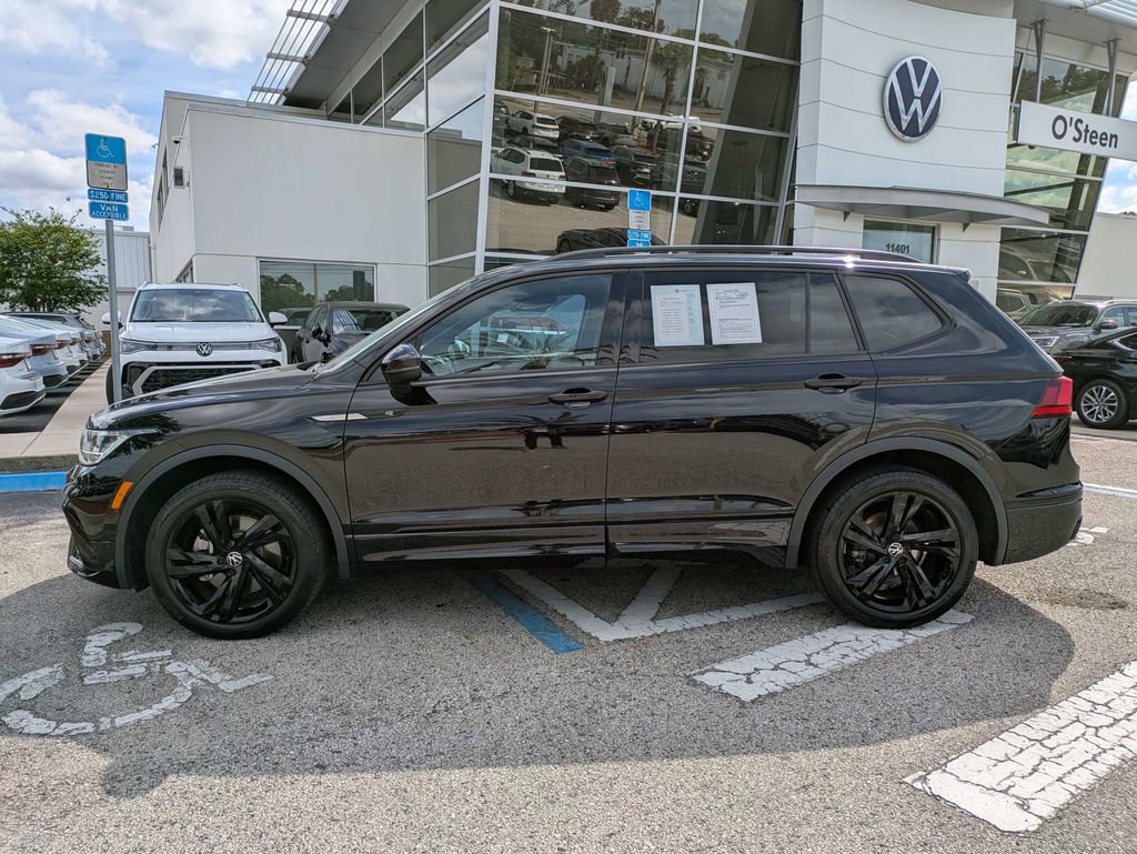 Used 2023 Volkswagen Tiguan SE R-Line image 3