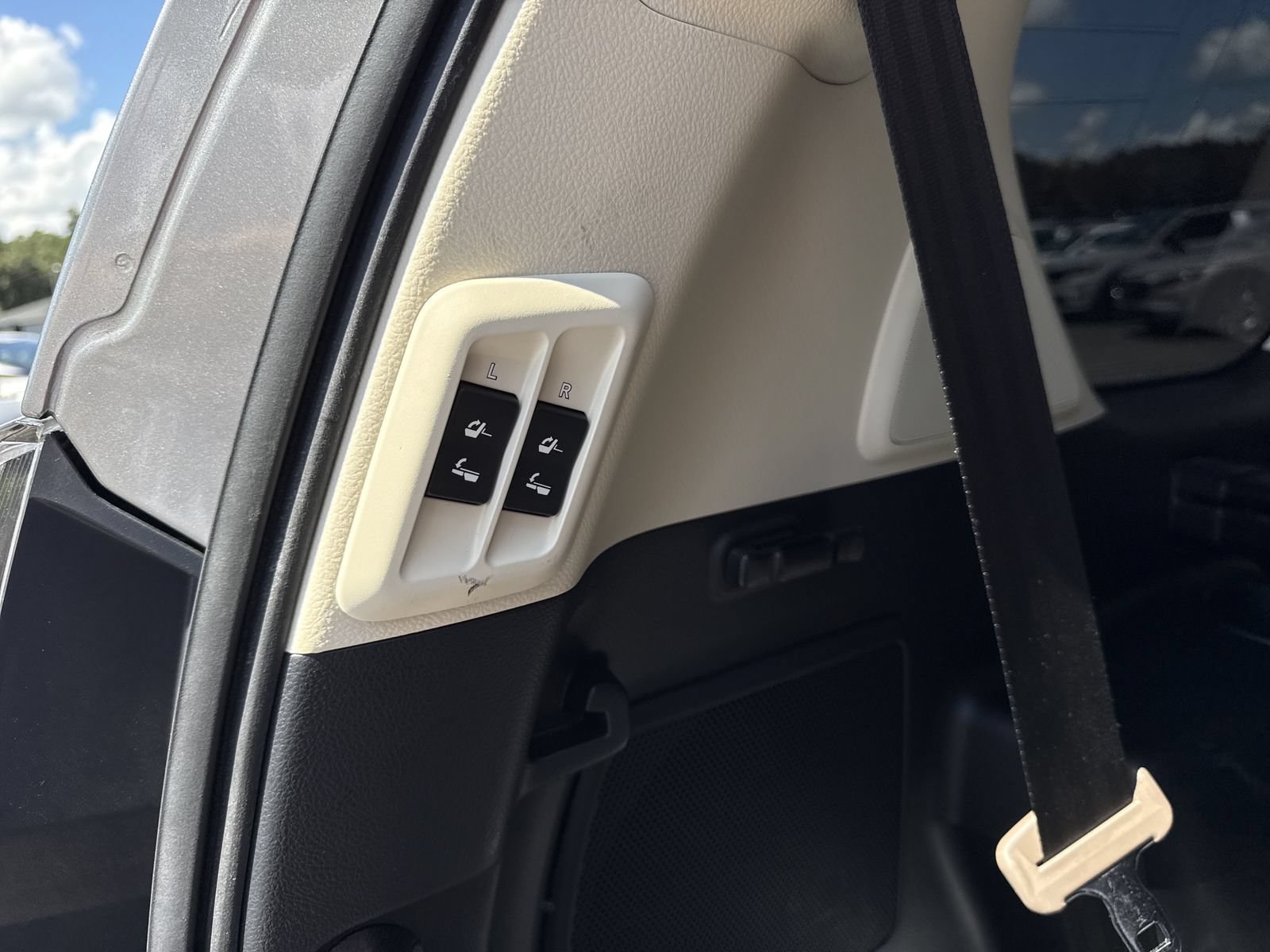 Used 2023 Lexus GX 460 Premium w/ Accessory Package AWD/4WD image 40