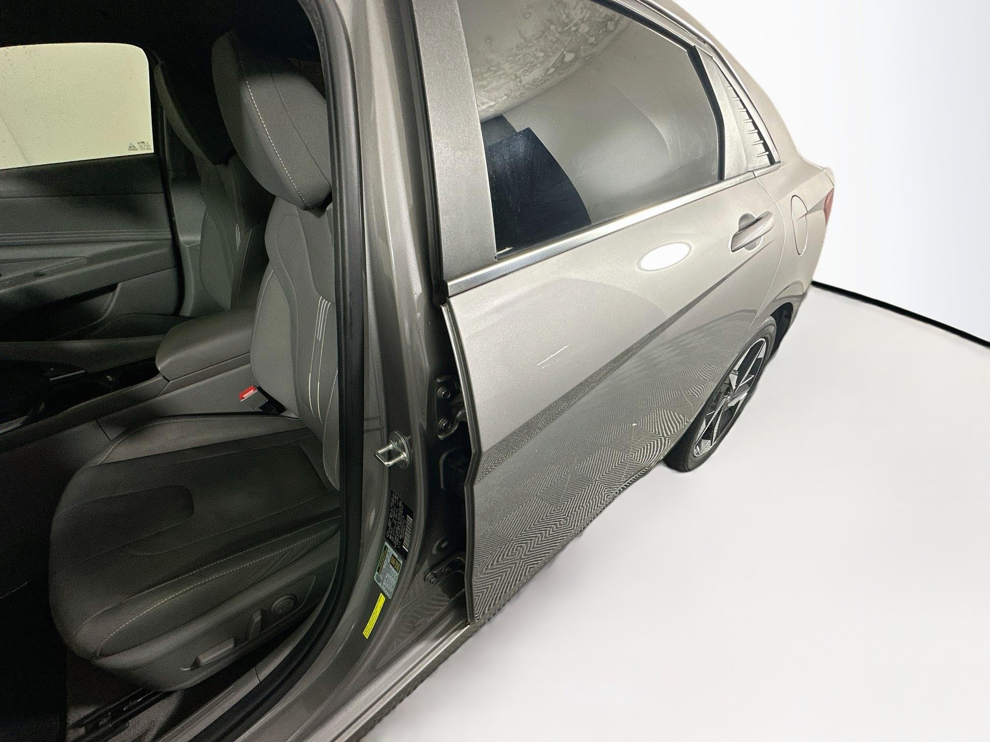 Used 2022 Hyundai Elantra SEL w/ Convenience + Premium Package FWD image 12