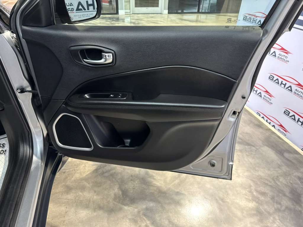 Used 2019 Jeep Compass Latitude FWD image 54