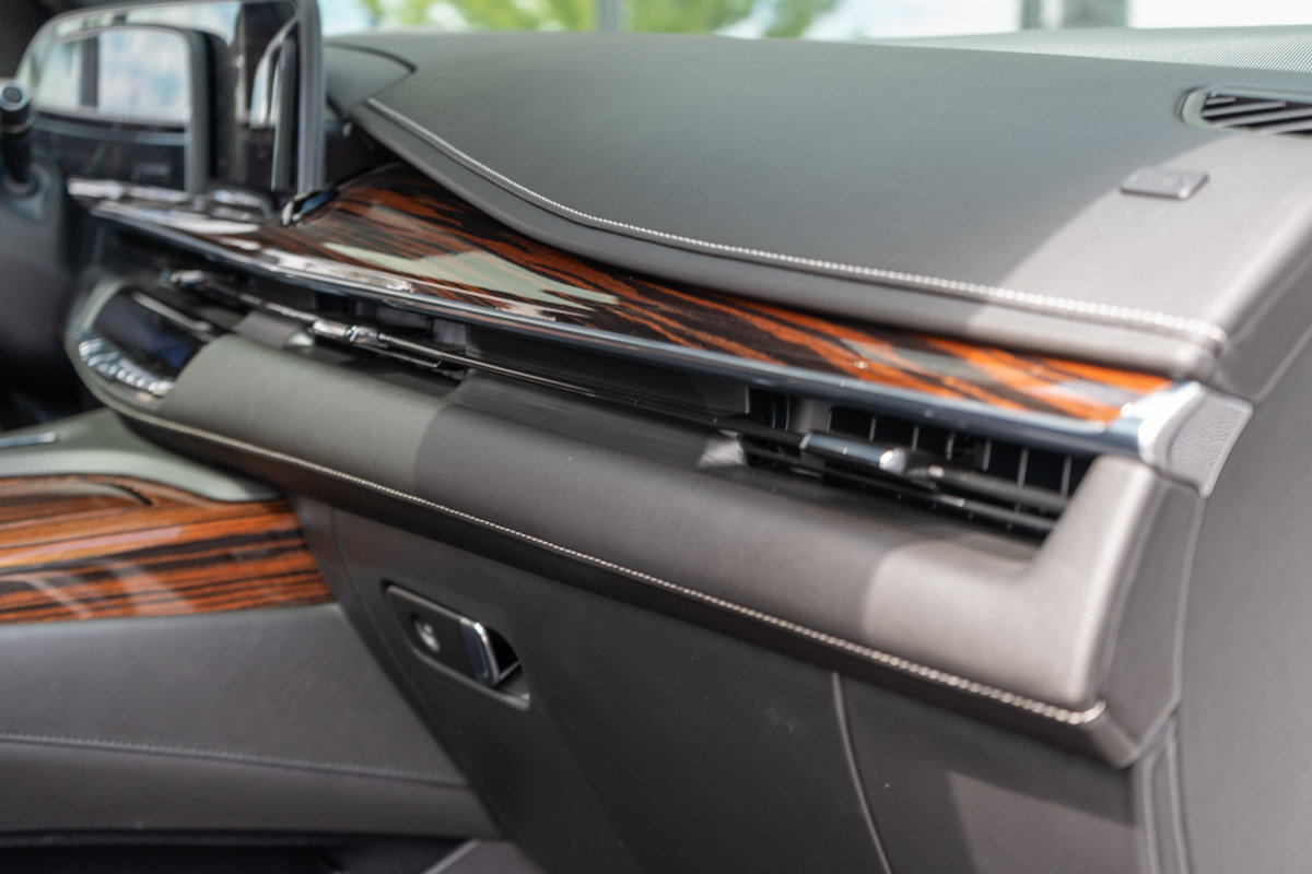 Used 2021 Cadillac Escalade Premium Luxury w/ LPO, Radiant Package AWD/4WD image 43