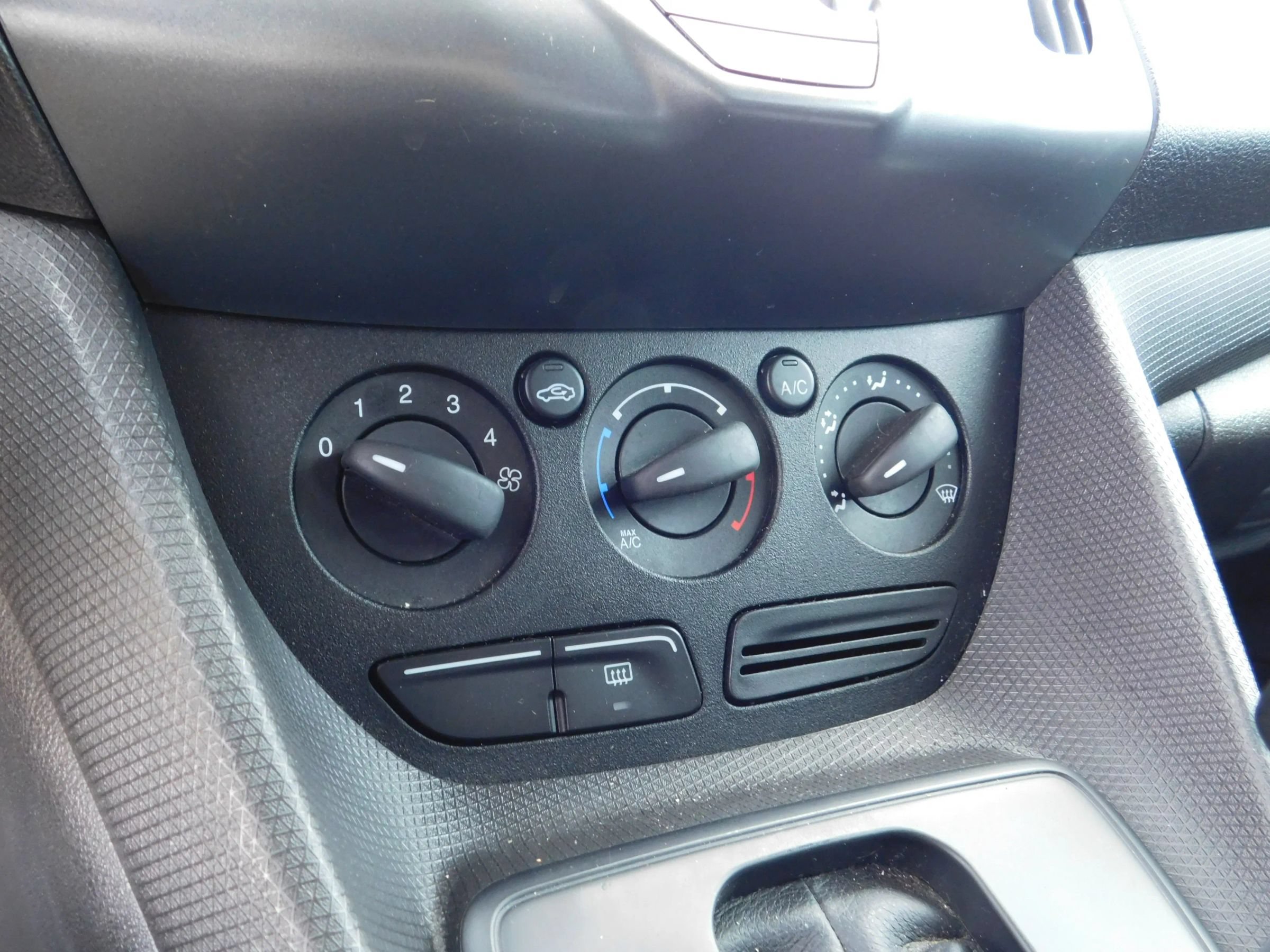 Used 2016 Ford Transit Connect XL FWD image 13
