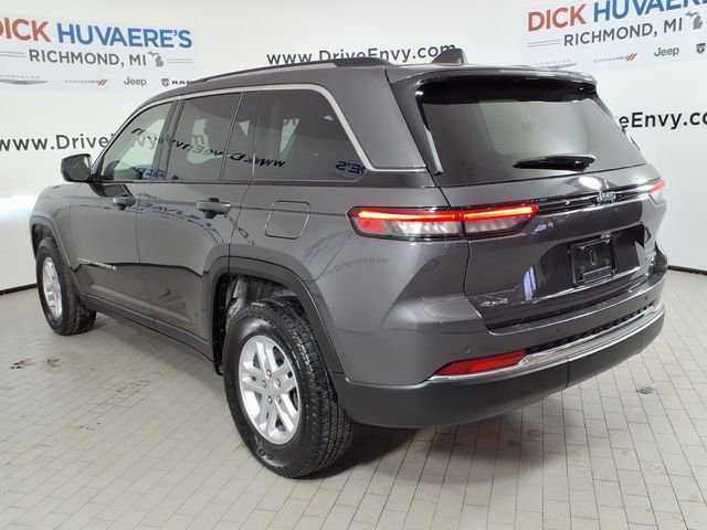 Used 2023 Jeep Grand Cherokee Laredo w/ Luxury Tech Group I image 6