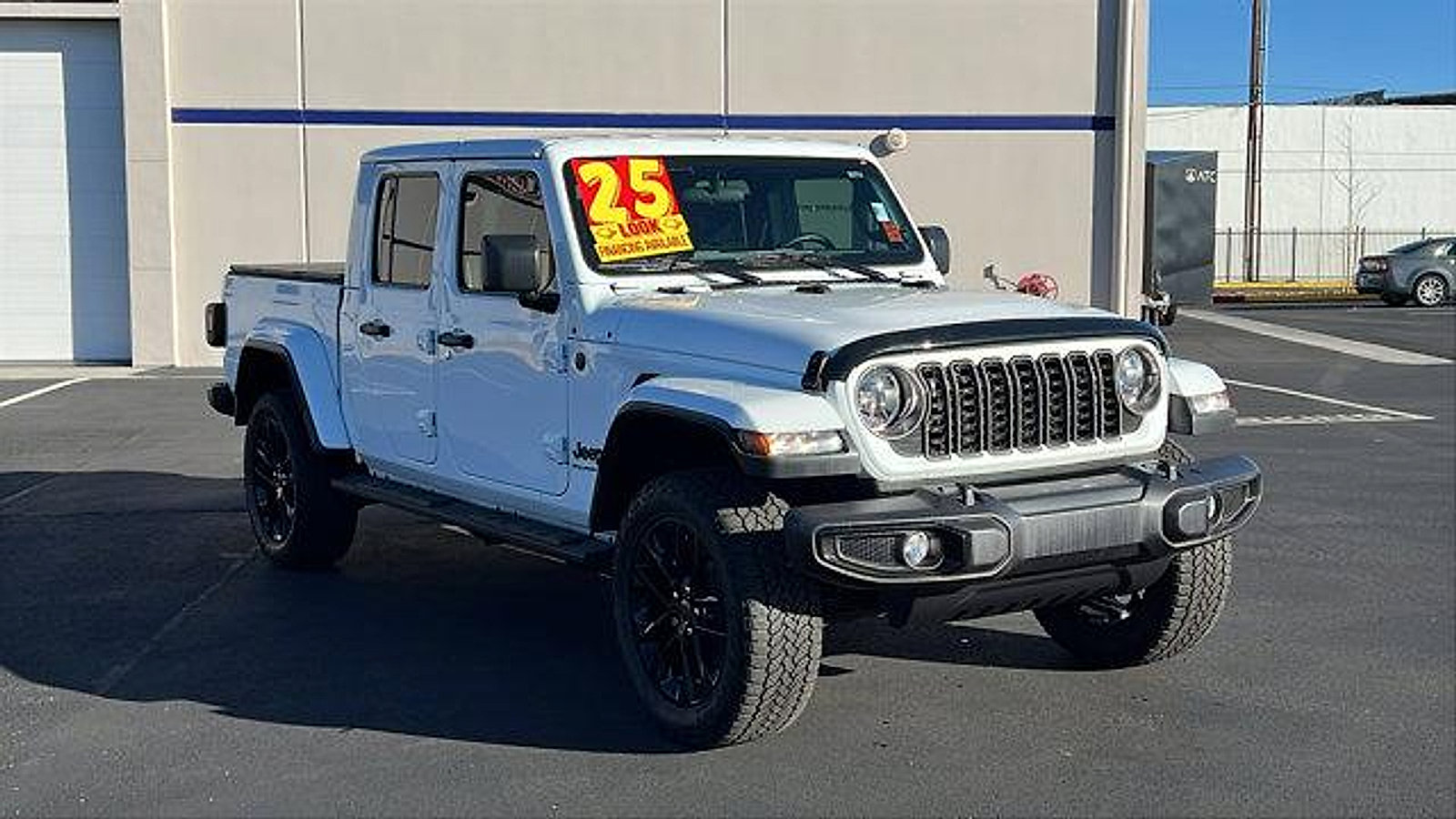 Used 2025 Jeep Gladiator Sport image 3
