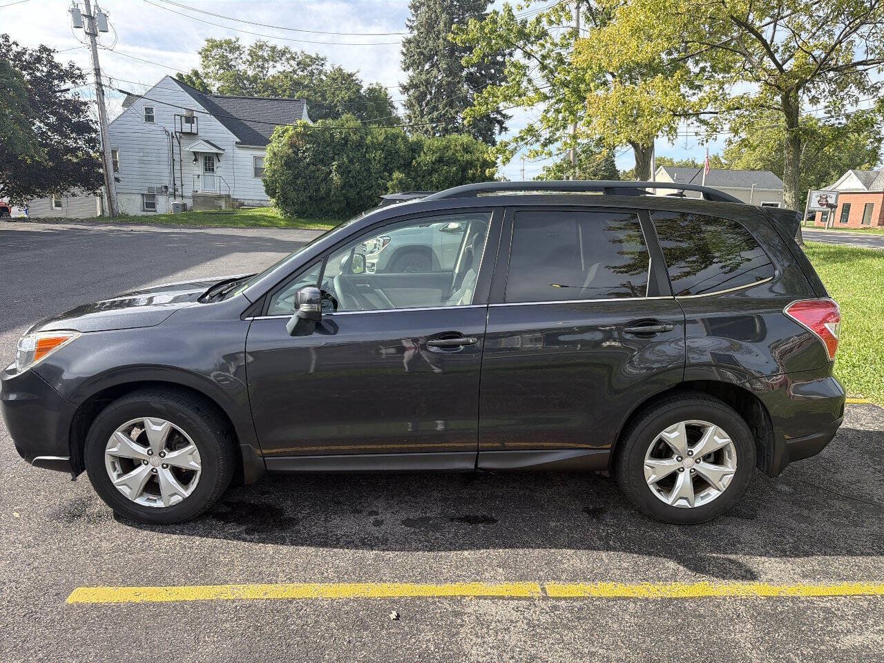Used 2014 Subaru Forester 2.5i Touring AWD/4WD image 11
