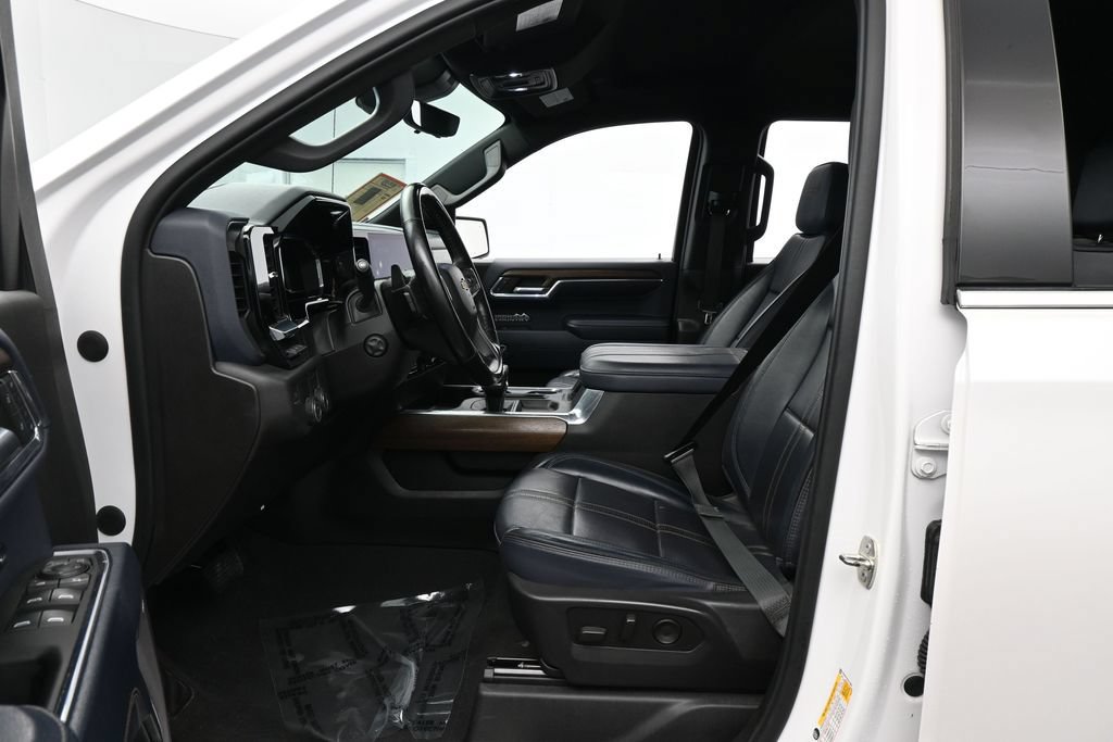 Used 2023 Chevrolet Silverado 1500 High Country w/ Technology Package RWD image 11
