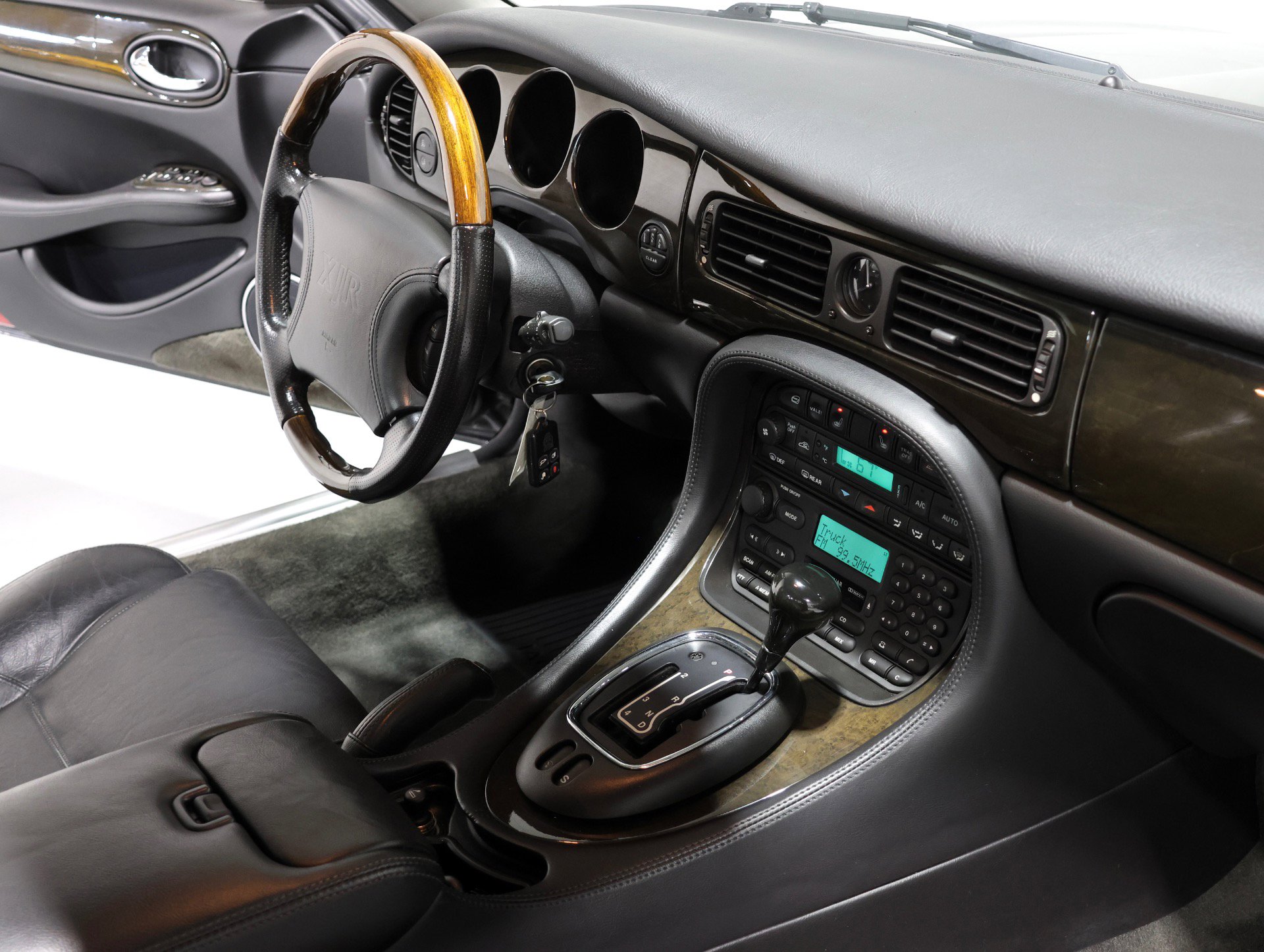 Used 1998 Jaguar XJ8 RWD image 57