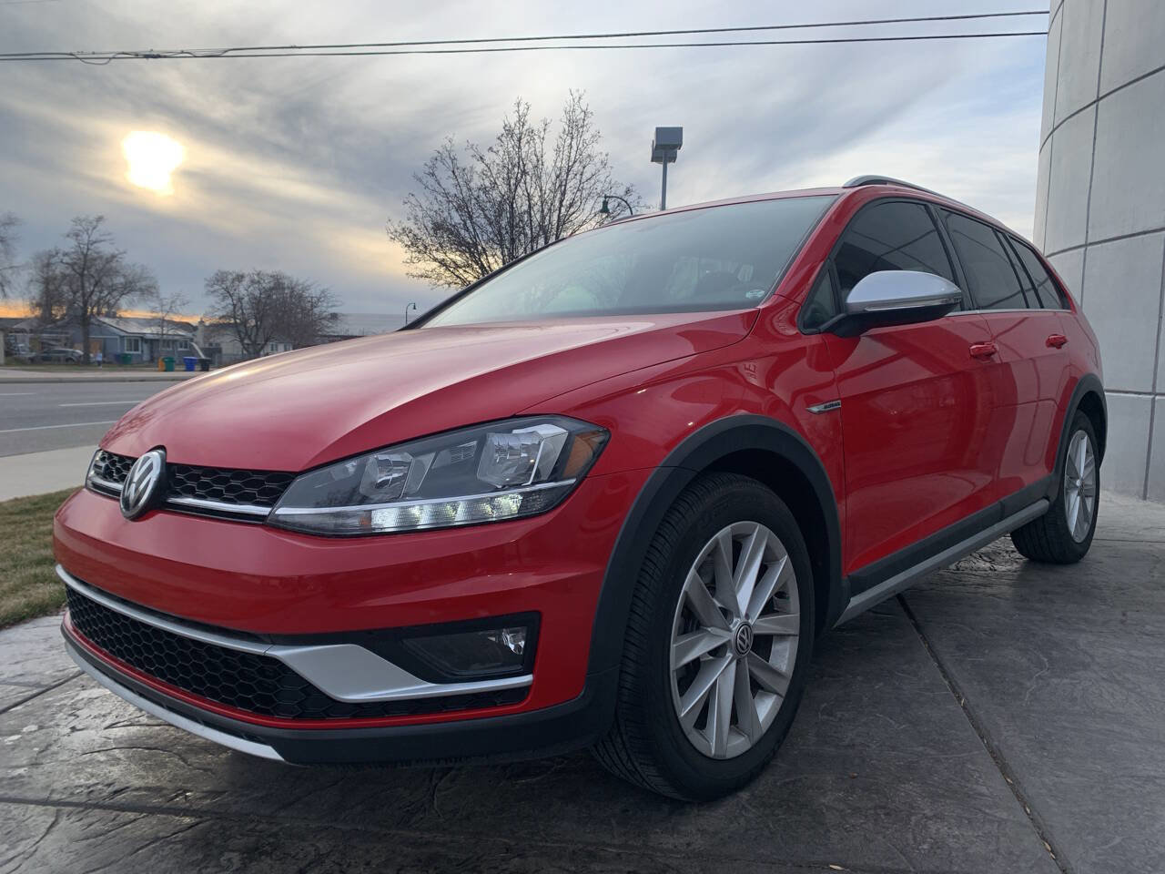 Used 2019 Volkswagen Golf Alltrack SE image 3