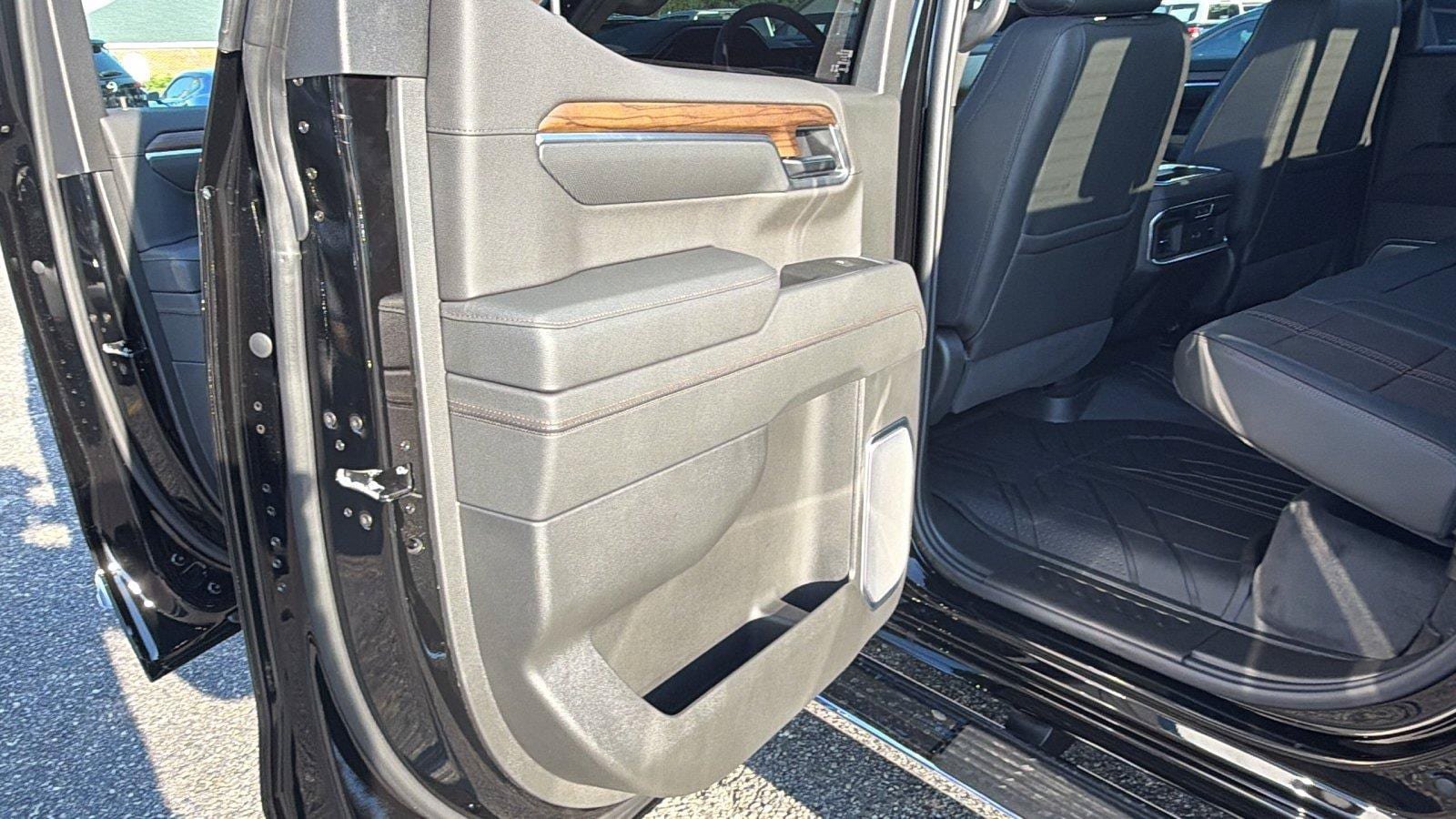New 2026 Chevrolet Silverado 1500 High Country w/ High Country Premium Package AWD/4WD image 19
